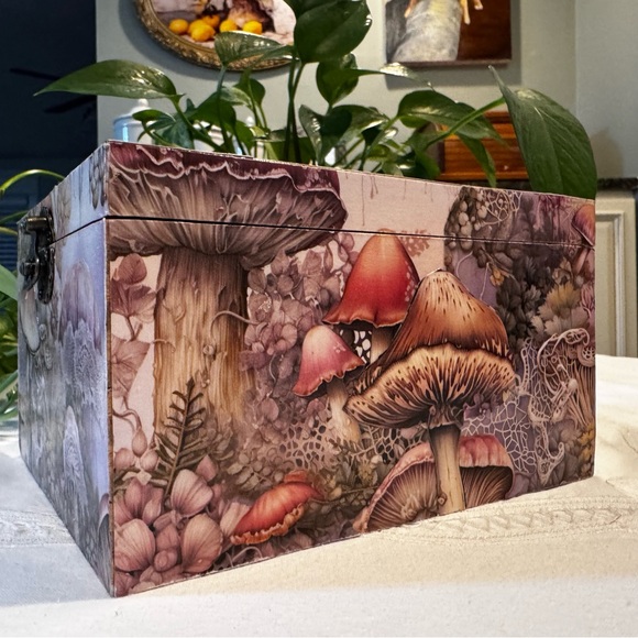 Hand crafted cigar box- Whimsical Butterfly and Mushroom Mixed Media Art - Picture 3 of 8